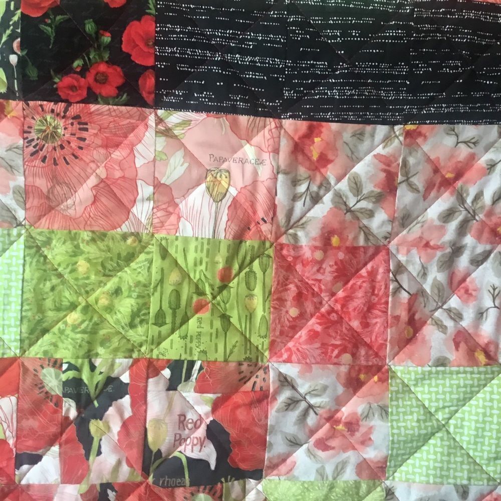 Hand Crafted New Poppies Quilt - Picture 4 of 12